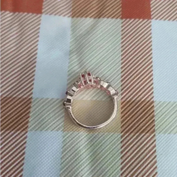 Shiny Red Cubic Zircon Heart Ring - Picture 4 of 5